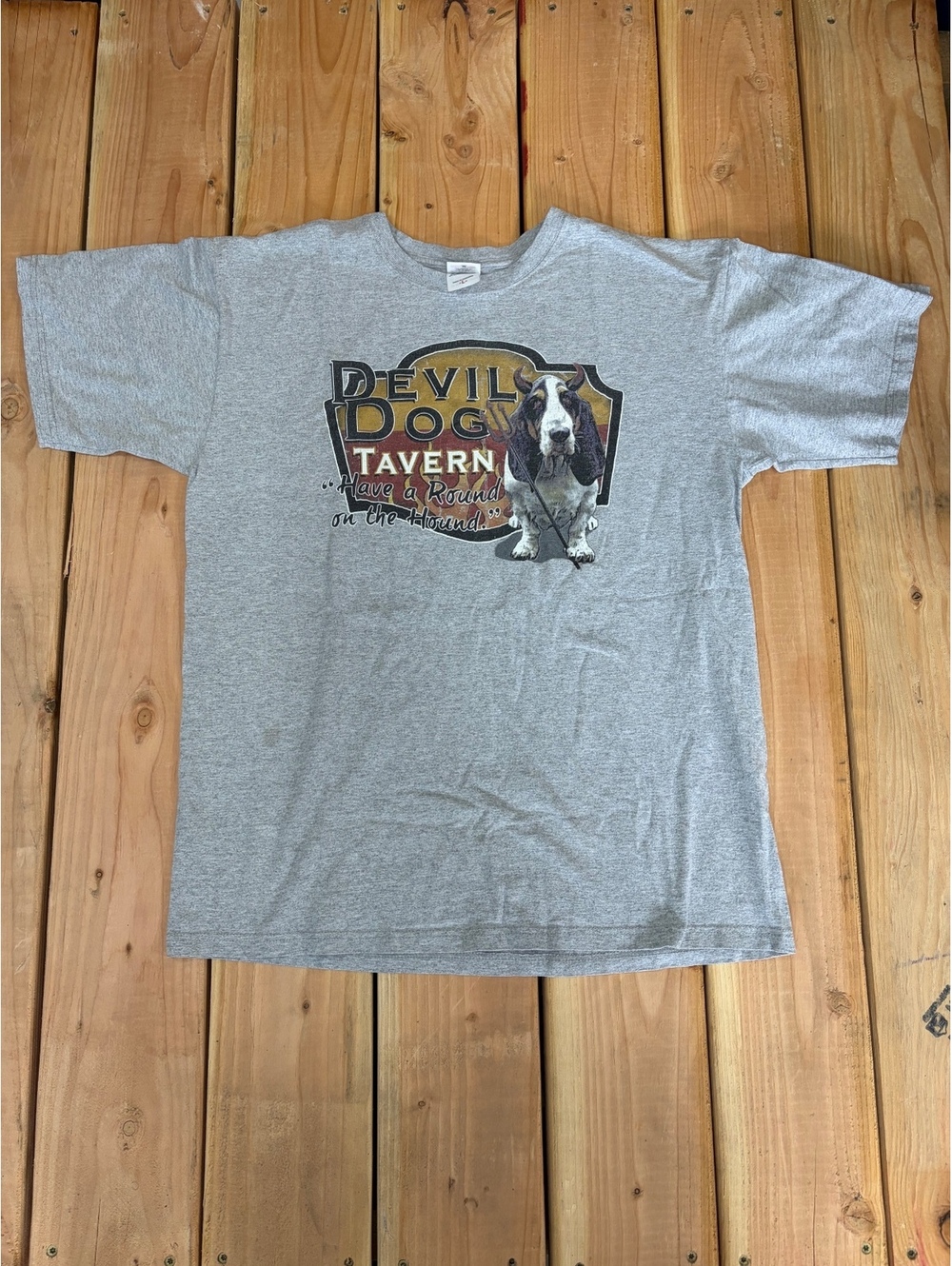 Vintage Devil Dog Tavern Graphic T-Shirt Gray Size Large